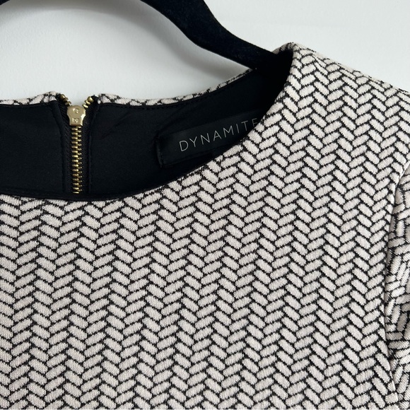 Dynamite pattern dress in black and white - Picture 6 of 12